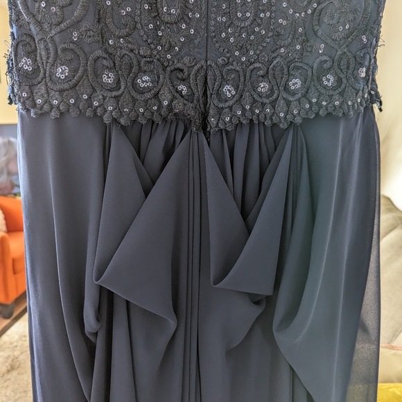 Mother-of-the-bride gown by Montage by Mon Cheri. Navy, size 14 - Picture 10 of 13